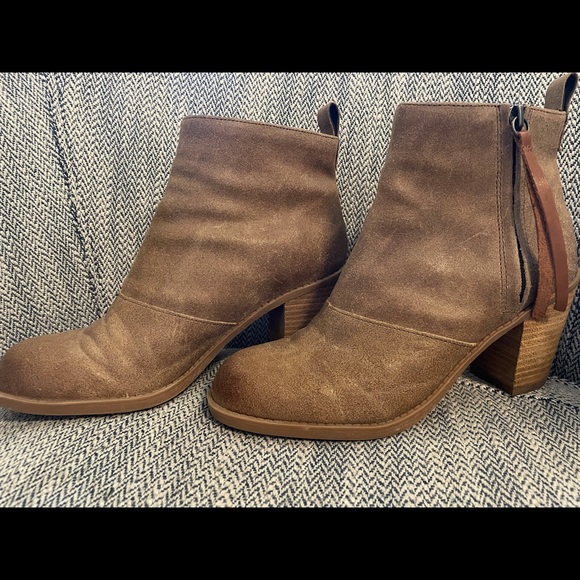 Dolce Vita Tan Heeled Booties - Picture 7 of 16